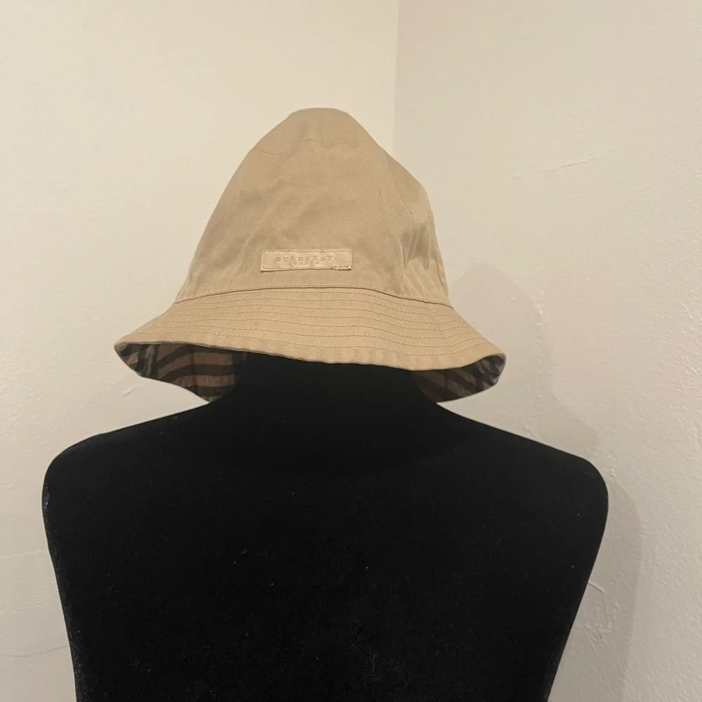 Burberry Women’s Check Reversible Bucket Hat Beige EUC - Picture 2 of 4